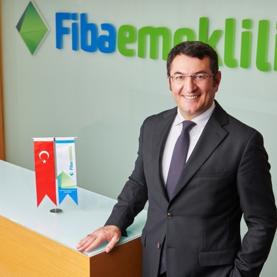 Erol Öztürkoğlu Fiba Emeklilik kurumsal portre fotoğrafı